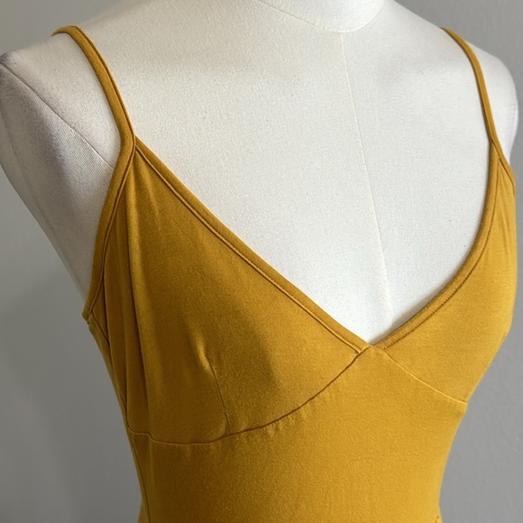 House of Harlow 1960 x REVOLVE Freya Dress in Gold Lined Midi Sleeveless size XS - Picture 3 of 8